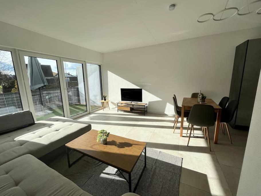 3 Zw 95 M2 Neubau Kostenlos Parkplatz Im Hof 키칭겐 외부 사진